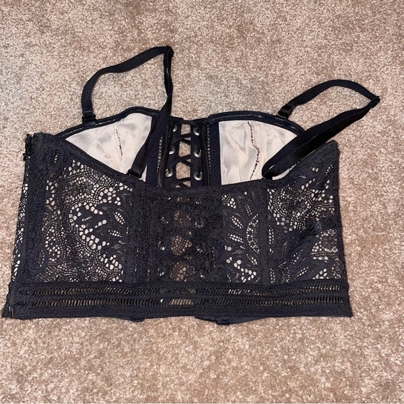 2 FOR THE PRICE OF 1. White corset top & Black corset top. (Victoria Secrets) - Picture 13 of 16